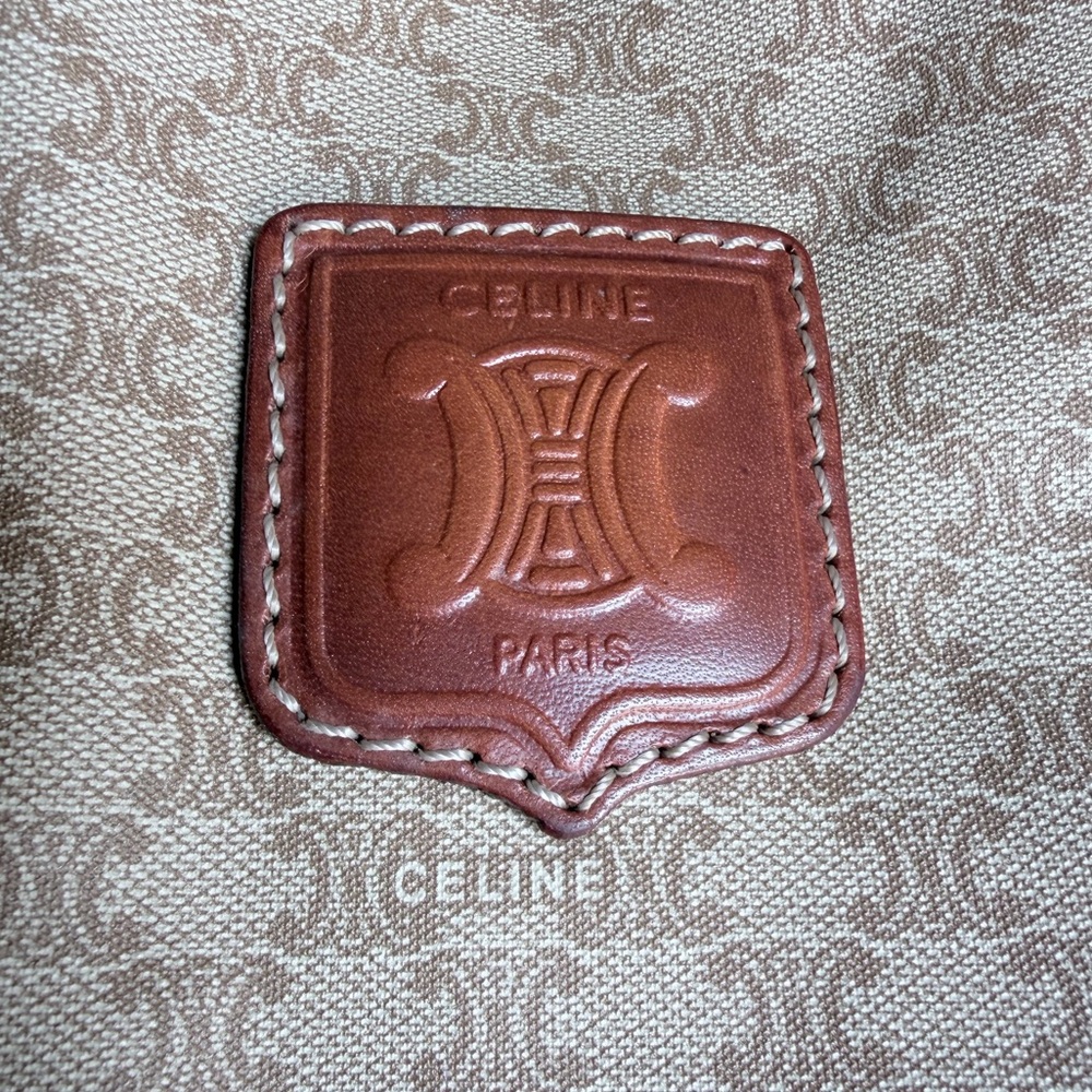 CELINE DUFFLE BAG IN VERY GOOD VINTAGE CONDITION. - Picture 8 of 13